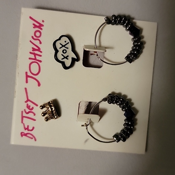 Betsey Johnson Earrings NWT - Picture 1 of 2